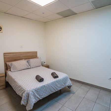 אינחניו El Puente Holiday Home I- Airport 8,1K מראה חיצוני תמונה