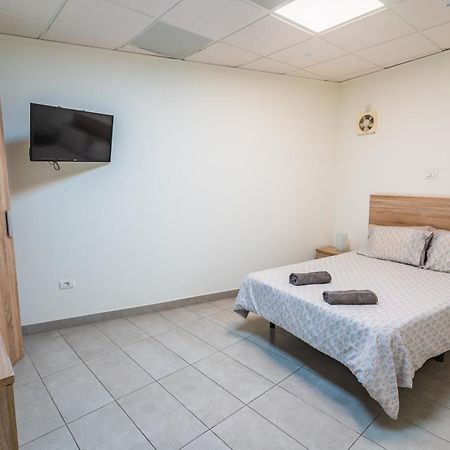 אינחניו El Puente Holiday Home I- Airport 8,1K מראה חיצוני תמונה