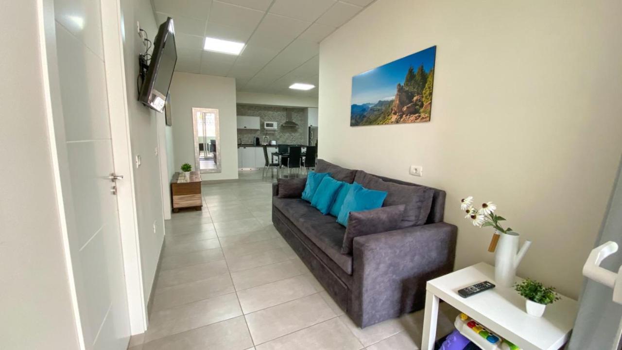אינחניו El Puente Holiday Home I- Airport 8,1K מראה חיצוני תמונה