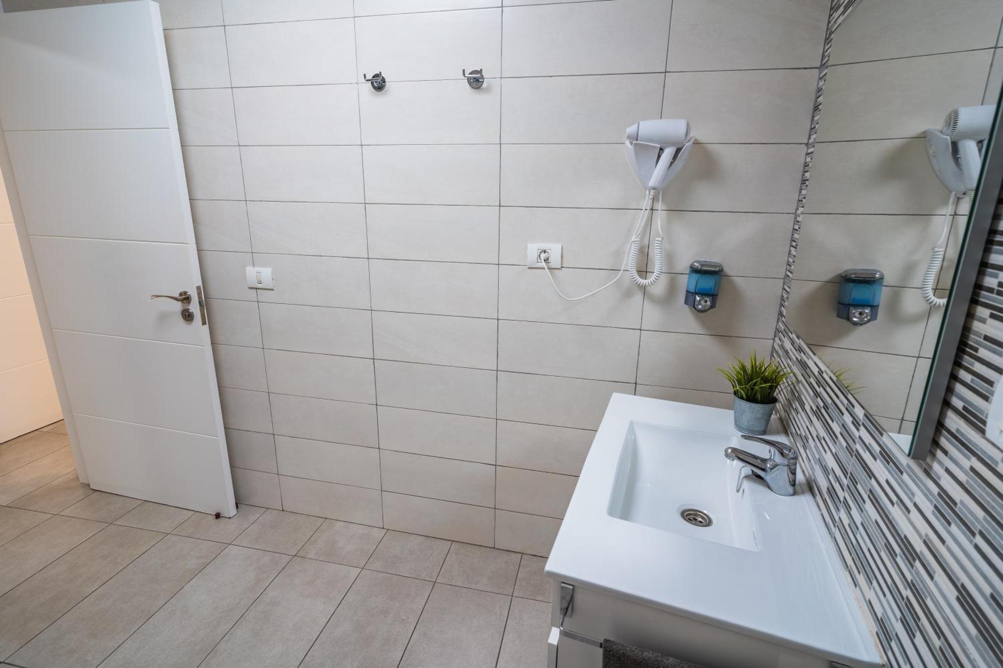 אינחניו El Puente Holiday Home I- Airport 8,1K מראה חיצוני תמונה