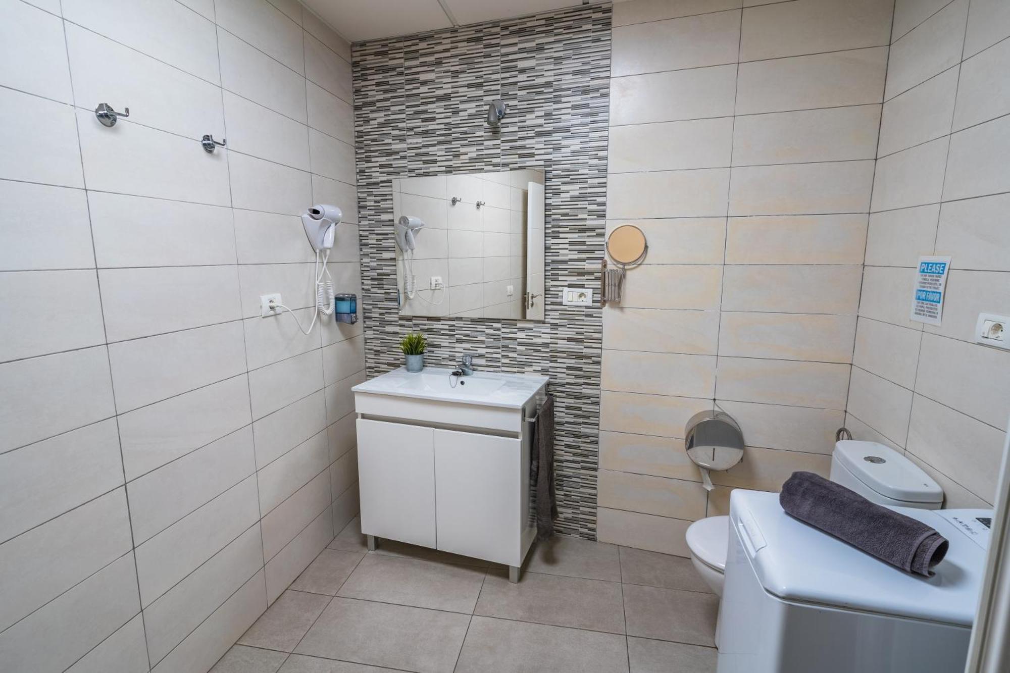 אינחניו El Puente Holiday Home I- Airport 8,1K מראה חיצוני תמונה