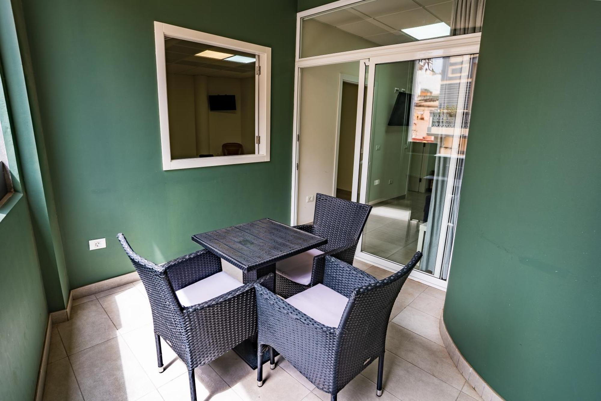 אינחניו El Puente Holiday Home I- Airport 8,1K מראה חיצוני תמונה