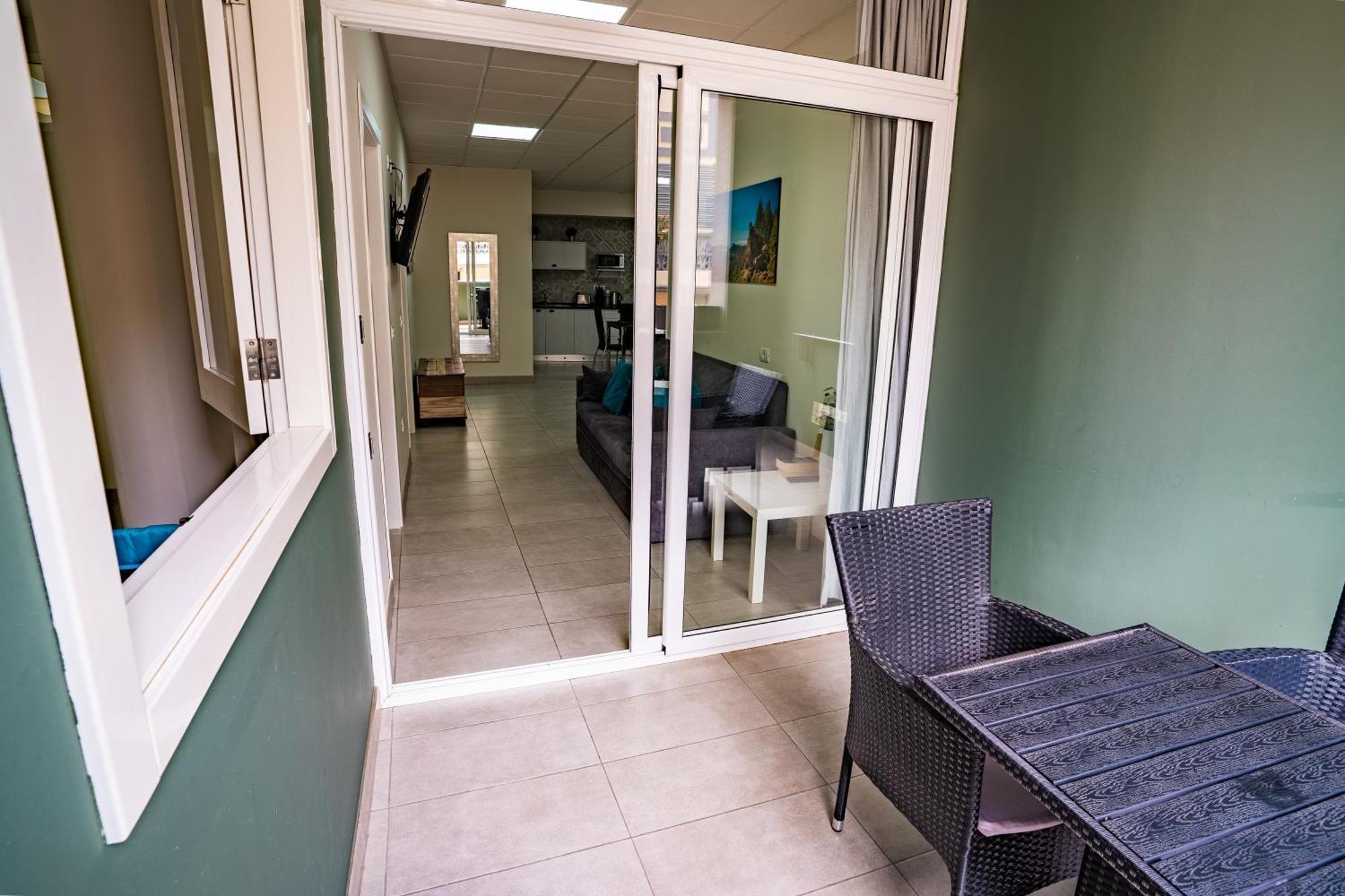 אינחניו El Puente Holiday Home I- Airport 8,1K מראה חיצוני תמונה
