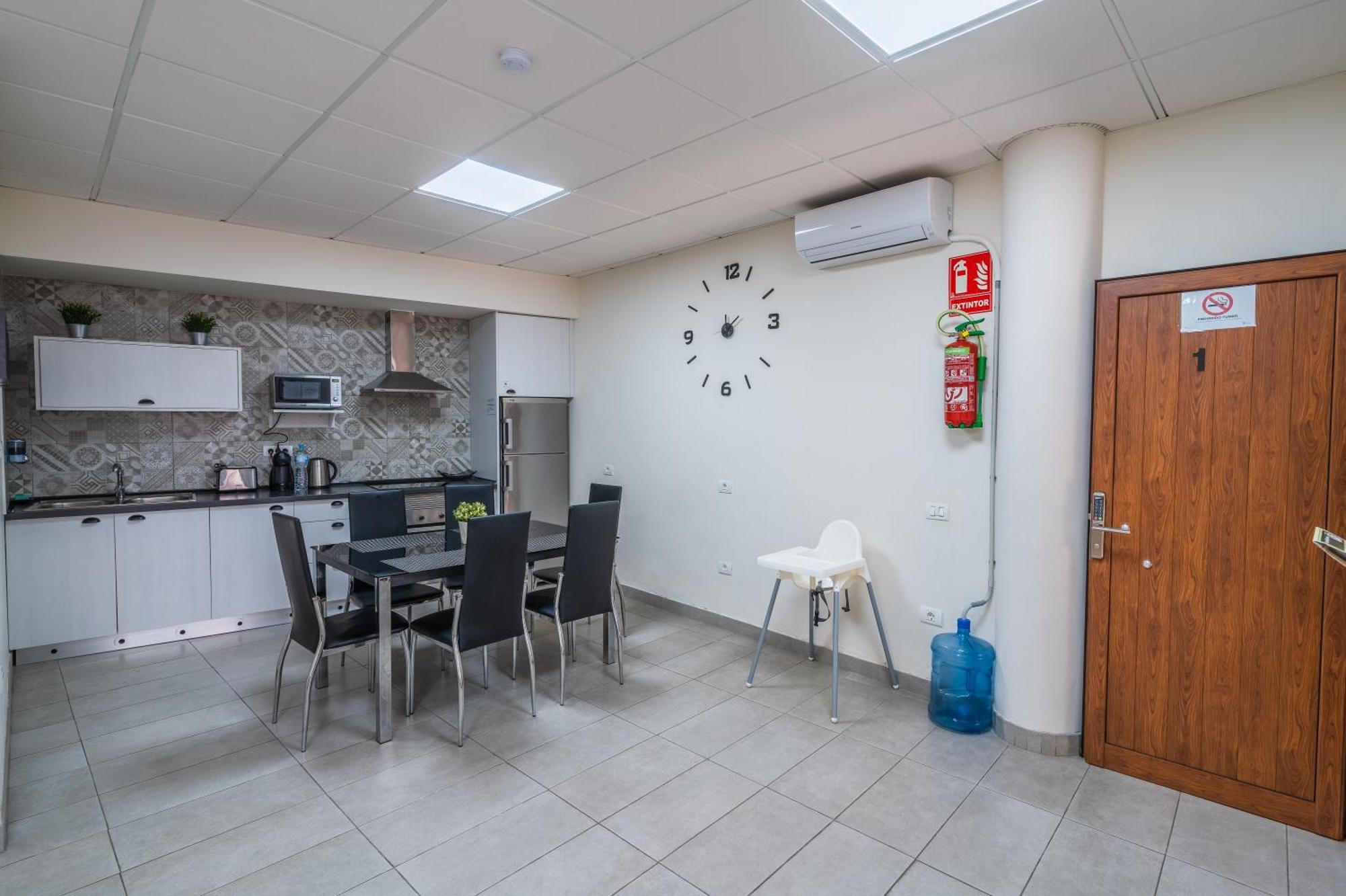 אינחניו El Puente Holiday Home I- Airport 8,1K מראה חיצוני תמונה