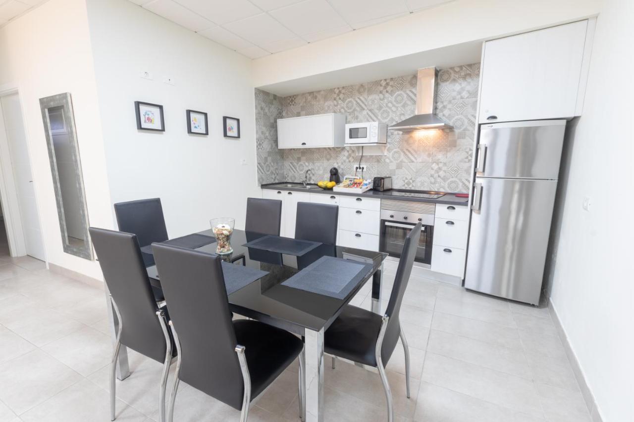 אינחניו El Puente Holiday Home I- Airport 8,1K מראה חיצוני תמונה