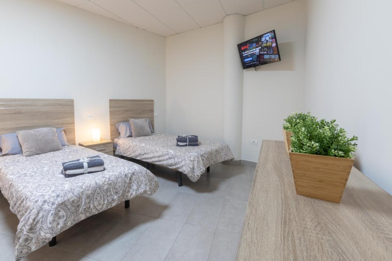אינחניו El Puente Holiday Home I- Airport 8,1K מראה חיצוני תמונה